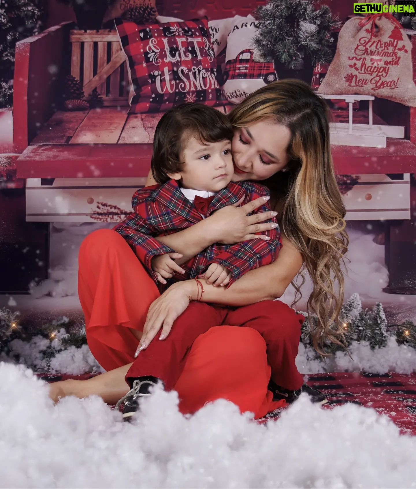 Sherlyn - 50K Likes - Gratitud y mucho amor!
Feliz navidad familia
📸 @pamelakaim_photography