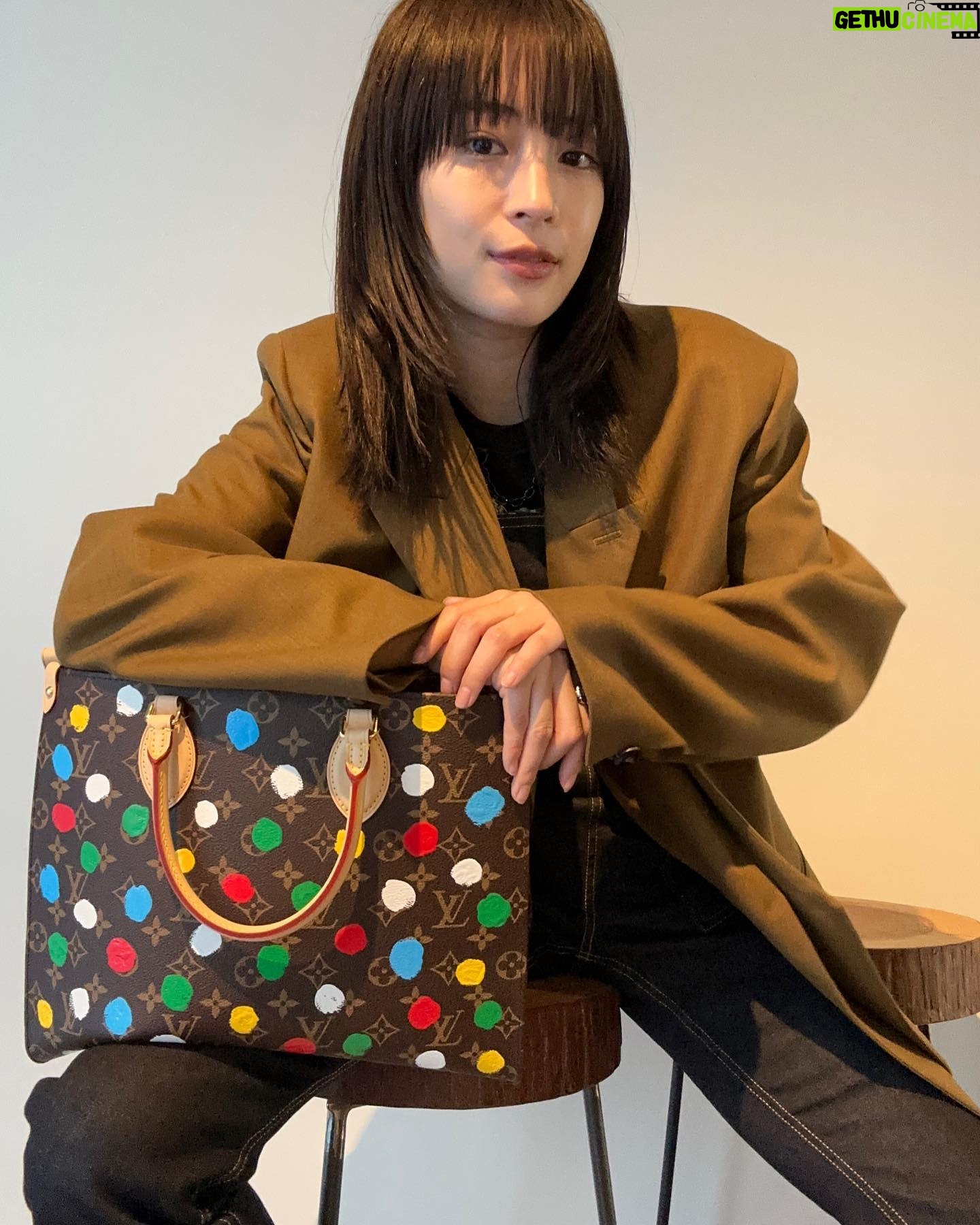 Suzu Hirose Instagram - 🫶
#LVxYayoiKusama #LVFashion