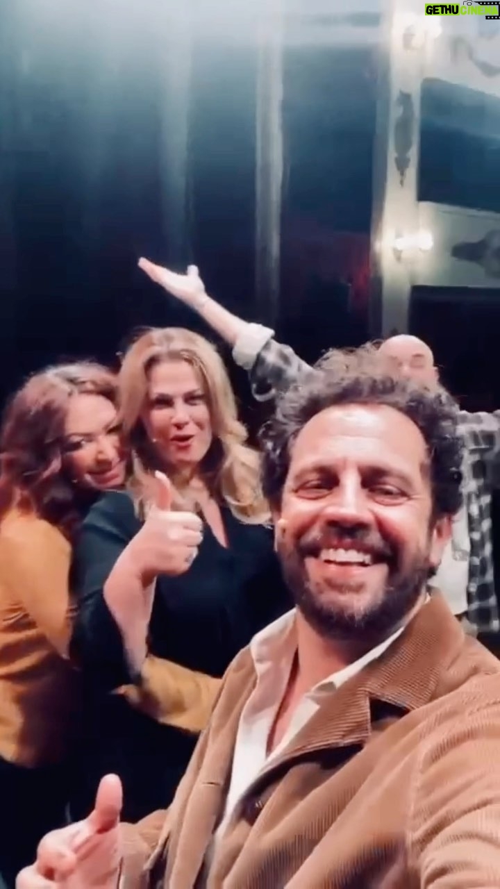 Vanessa Incontrada Instagram - Bologna ci siamooo!! 😉💪😃
Da Giovedì 29 Dicembre a Domenica 1 Gennaio ci vediamo a Bologna al Teatro Duse @teatroduse con “Scusa sono in riunione” 🎭😉
Le altre date della tournée le trovate nel link in bio ⬆️
Vi aspettiamo! Besitos 😙🦋
“SCUSA SONO IN RIUNIONE”
di Gabriele Pignotta @gabrielepignotta_official
Con Vanessa Incontrada e Gabriele Pignotta
e con
Fabio Avaro @fabio_avaro
Siddhartha Prestinari @prestinarisiddhartha
Nick Nicolosi
@nic_nicolosi
@a.artistiassociati
#scusasonoinriunione #teatro #bologna #teatroduse #artistiassociati