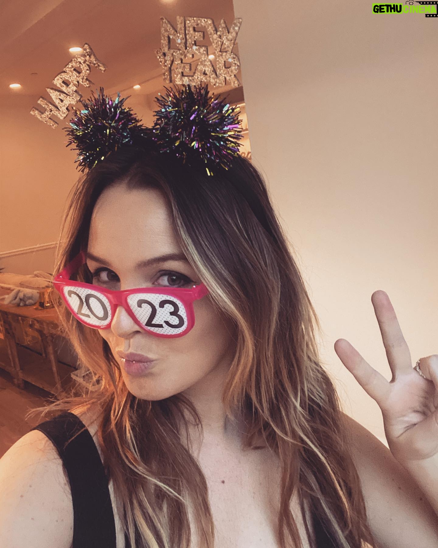 Camilla Luddington Instagram - Read that posing with a 😘 plus a✌️is a tell-tell sign you’re an out of touch millennial. And so that’s how I wanna be remembered this NYE, as I sit here partying with my kids, drinking coffee so I stay awake till 9pm.. 🤣