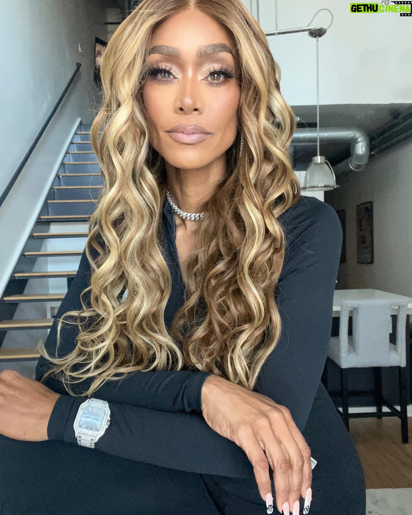 Tami Roman Instagram - “I’m just out here tryna function, holdin on like a hubcap in the fast lane, ya smell me?” ~ @e40