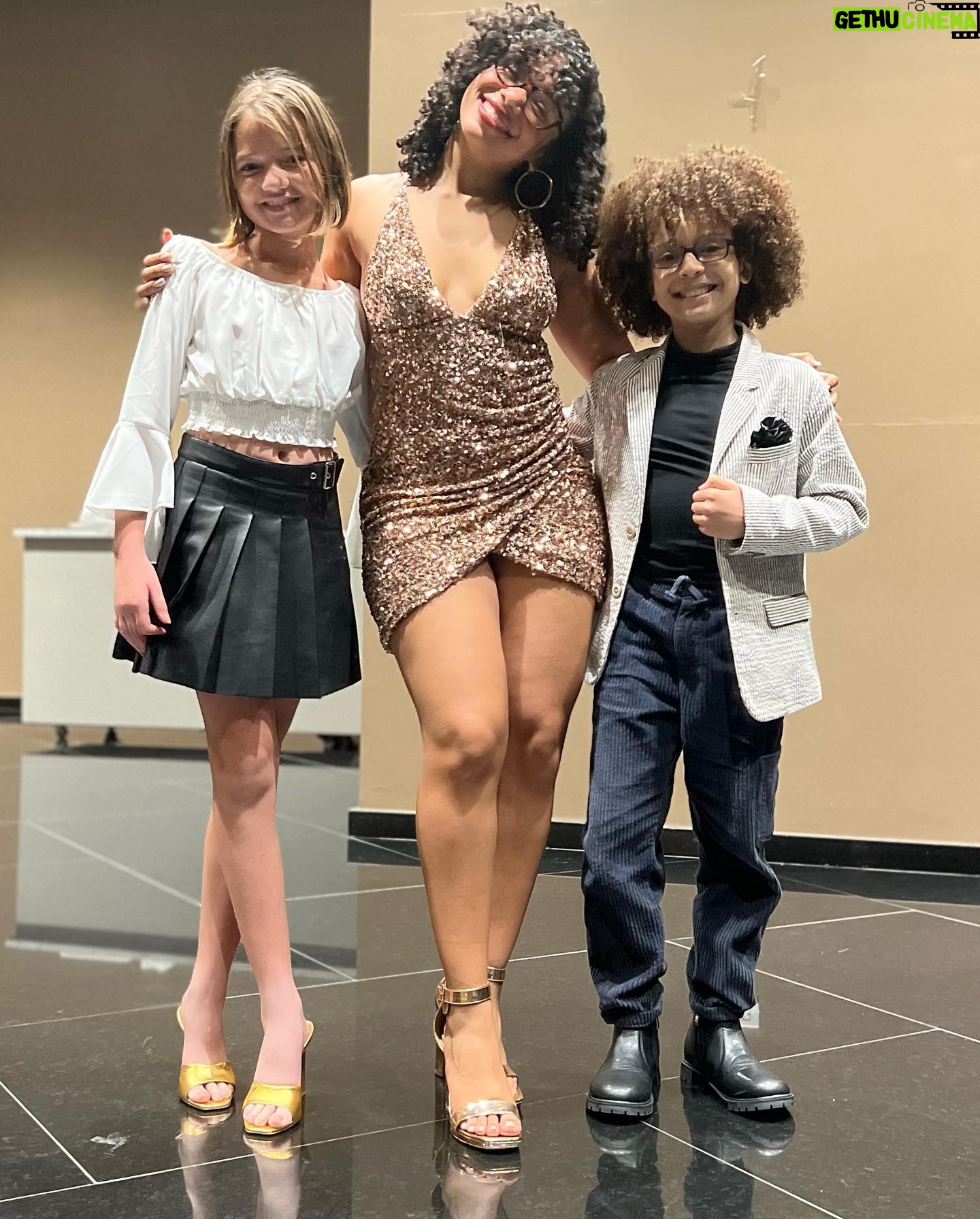 Chelsy García - 67.9K Likes - Ayer en una función especial de @teachermechymovie 😍 con mis niños lindos @zoemartin.lachapell @thepedrooficial 🥰 @cheddyg
Mi hermoso vestido es de @sandy.fashion.usa 🤩