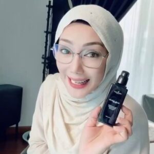 Erra Fazira Instagram - Orang kata beg perempuan ni lagi besar lagi macam-macam benda nak letak kan? 

Ha betul lah tu! Saya pun sama je macam uolz.. Kalau boleh nak angkut semua keperluan diri satu almari 🤣

Follow @faithfleurhq ❤️

#FaithFleurByCtymary