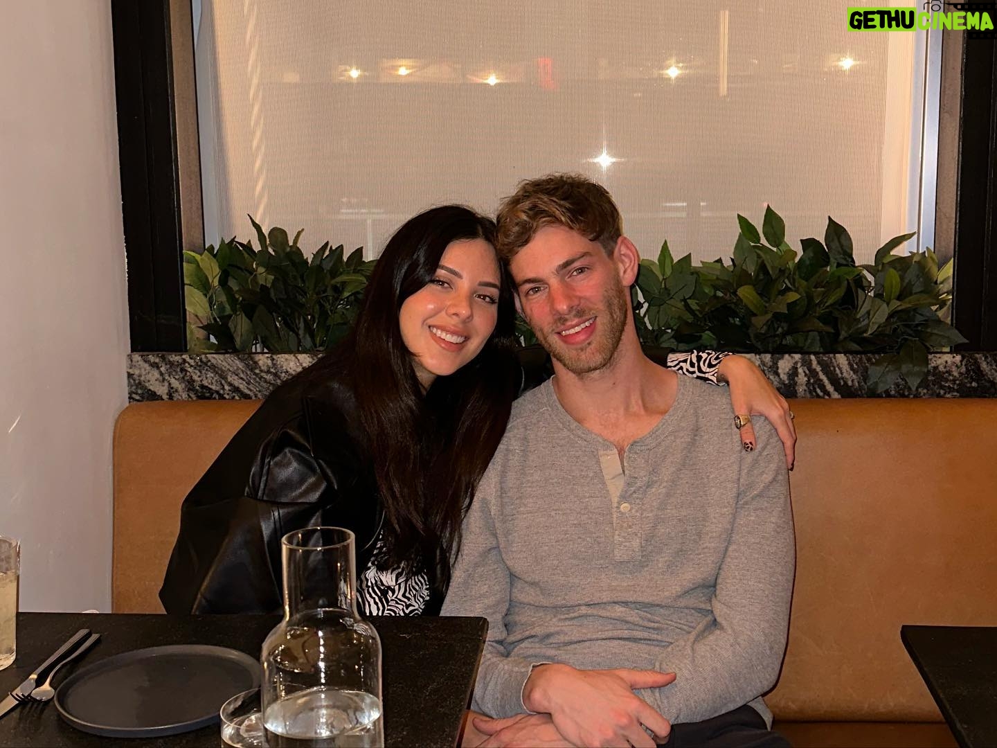Sheryl Rubio Instagram - Feliz cumpleaños a mi mejor amigo y al amor de mi vida! ❤️ no podría estar más feliz de que la vida me de una oportunidad de estar a tu lado un año más y no puedo sentirme más honrada de ser tú esposa y tú bestie. I really really love you y nunca me canso de decírtelo, se me hace loquísimo que cada día de amo más y que está magia que fue lo que nos juntó todavía sigue intacta y más fuerte que nunca. Mi papacito hermoso, te adoro tanto! Que la vida te siga bendiciendo con salud y con muchos más éxitos! Somos el mejor equipo por siempre y para siempre ❤️
