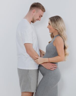 Dani Dyer Instagram - We have been keeping a little secret...

Our little TWINS ♡ ♡
So excited to meet our babies and watch santi be the best big brother..
The biggest surprise of our lives but feeling SO blessed.. our family is getting a lot bigger and we can’t wait✨