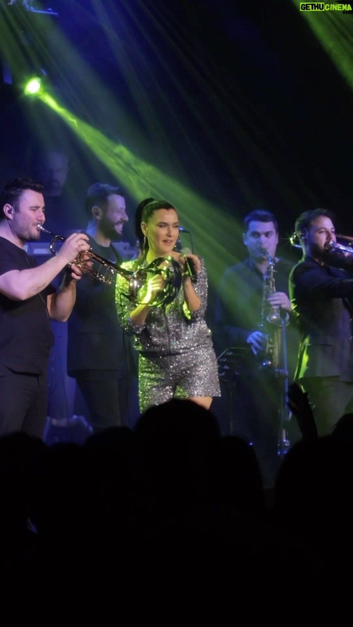 Şevval Sam Instagram - 28 Ocak Cumartesi yine Jolly Joker’deyiz!!!
✌🏽🤩⭐️⭐️⭐️⭐️⭐️💣 💃🏻🎶🎵
Video @aykut
Şort takım @tarikedizofficial
Styling @816styling
@sburcucam @mina.tanay
@vadistanbul.jollyjoker