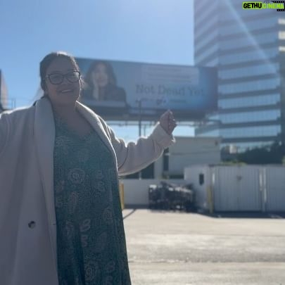 Gina Rodriguez Instagram - Just a few things I’ve been doing while 40 plus weeks pregnant. #notdeadyet #notUnpregnantYet #StopAskingMyDueDate Lets take some bets on what comes first, the tv show or the baby?!?!? Not Dead yet airs Feb 8th on @abcnetwork @notdeadyetabc