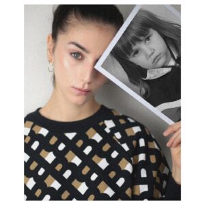 Claudia Salas Instagram - BOSSES AREN’T BORN, THEY’RE MADE. 

Gracias a la niña de ahí por lanzarse un día a la aventura, equivocarse, volver a arriesgar y creer que al final del túnel habría luz esperando.

 @boss y #BeYourOwnBOSS
