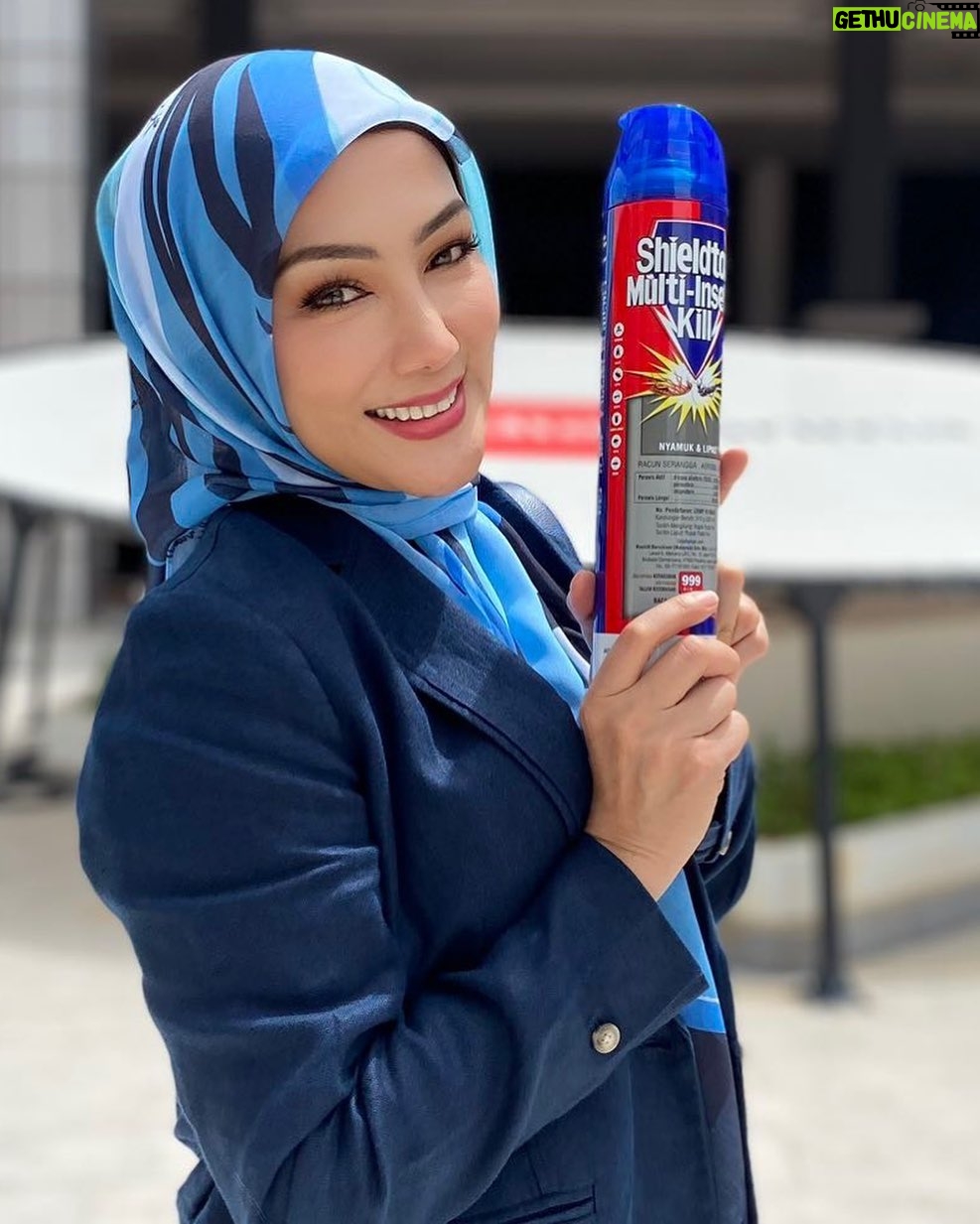 Erra Fazira Instagram - Shieldtox memang jenama yang dipercayai dan ‘trusted’ dalam keluarga Erra kerana jenama ini wujud sejak 1870-an.
Lagipun dengan pelancaran produk baharu Shieldtox Multi-Insect Kill, yang merupakan formulasi racun serangga PERTAMA di Malaysia yang boleh membunuh semua jenis serangga yang terbang (nyamuk Aedes & lalat) dan merayap (lipas & semut) 🐜. Formulasi terbaharu ini amat sesuai diguna di rumah kerana ia tidak mempunyai bau yang kuat.
Dengan pembelian satu solusi untuk kegunaan satu rumah, kita dapat menikmati penjimatan yang lebih dan melindungi keluarga daripada penyakit! Beli sekarang di pasaraya berdekatan anda atau laman e-dagang Dettol & Reckitt Home di Shopee dan Lazada. 🛍️
