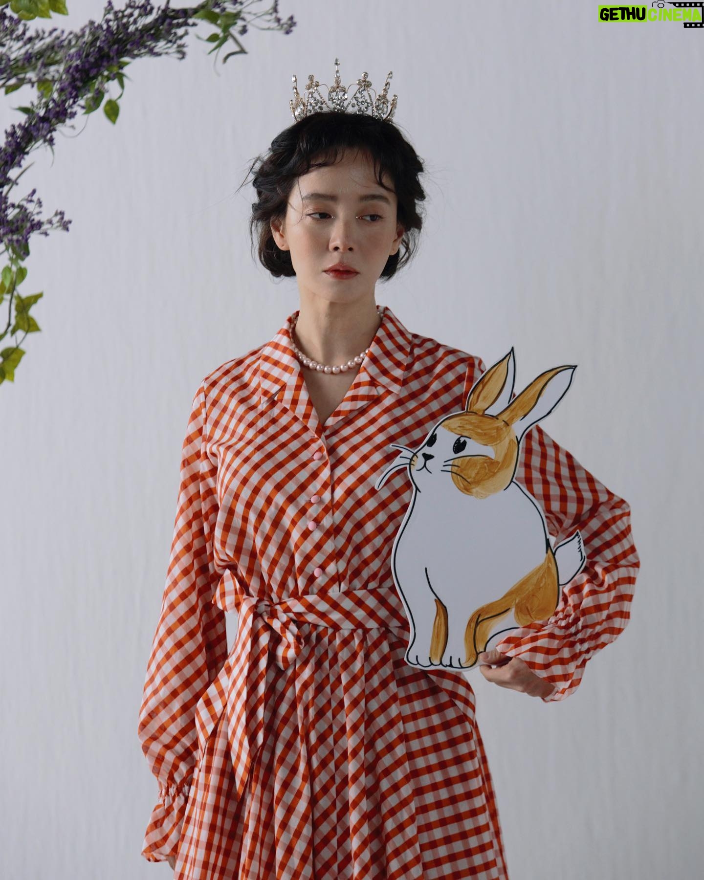 Song Ji-hyo - 369.4K Likes - 🐇🐇 #카티아조30주년
