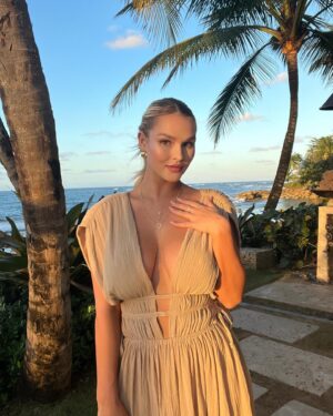 Kinsey Wolanski Instagram - This island has my heart ❤️