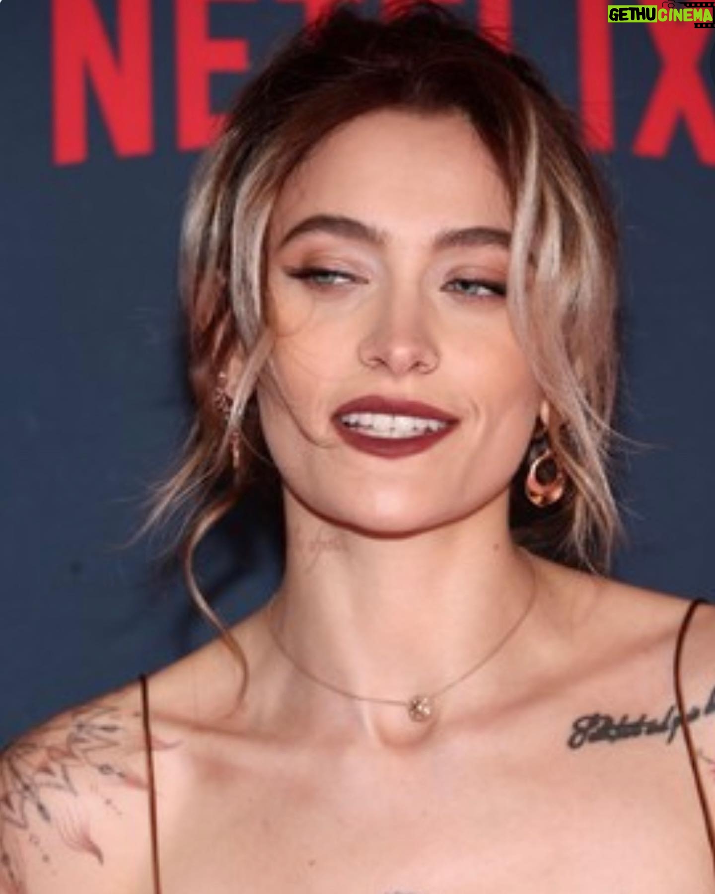 Paris Jackson Instagram - @netflix
dress @ser.o.ya @fwrd
shoes @stuartweitzman
jewelry @jacquieaiche @dior @bulgari @cartier
jacket @laurenceandchico
bag @dior
styling @daniandemmastyle
@brandonthomaslee
makeup @paulyblanch
@ninezeroone @nikkilee901 @riawna