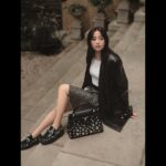 Suzu Hirose Instagram – 25ans 
パリで撮影したもの
楽しかったあ、是非ご覧くださいまし
Photos：VIRGILE GUINARD
#25ans #25ans3月号
@25ansjp
@louisvuitton
#yayoikusama