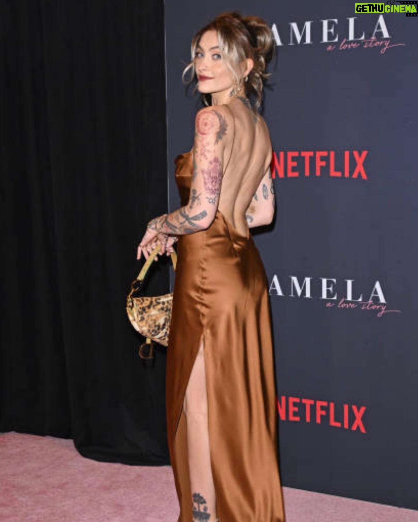 Paris Jackson Instagram - @netflix
dress @ser.o.ya @fwrd
shoes @stuartweitzman
jewelry @jacquieaiche @dior @bulgari @cartier
jacket @laurenceandchico
bag @dior
styling @daniandemmastyle
@brandonthomaslee
makeup @paulyblanch
@ninezeroone @nikkilee901 @riawna