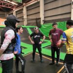 Erra Fazira Instagram – Kanak kanak riang di @sinar_my ..
Penat gelak.. bukan penat main!! Depa ni mmg happening!! 🤣 .

Dengarkan @sinar_my 
.
Saya bersama @hefnysahad n @falyqhikyle hanya 4 minggu je lagi.. Jom layan kami di #duosinar .

Setiap Isnin- Jumaat. .
Jam 3-7pm 🫰🏻🥰