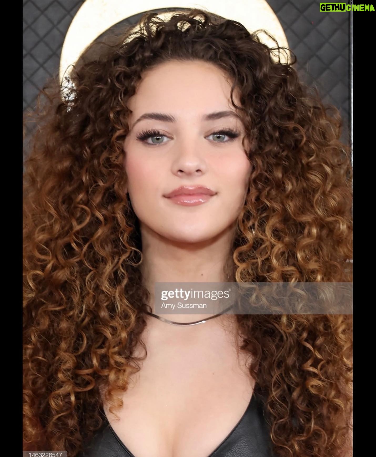 Sofie Dossi - 77.3K Likes - #Grammys are about to start at 5pm PT. Tune in @cbstv 🖤
.
.Styled by @jazminwhitley