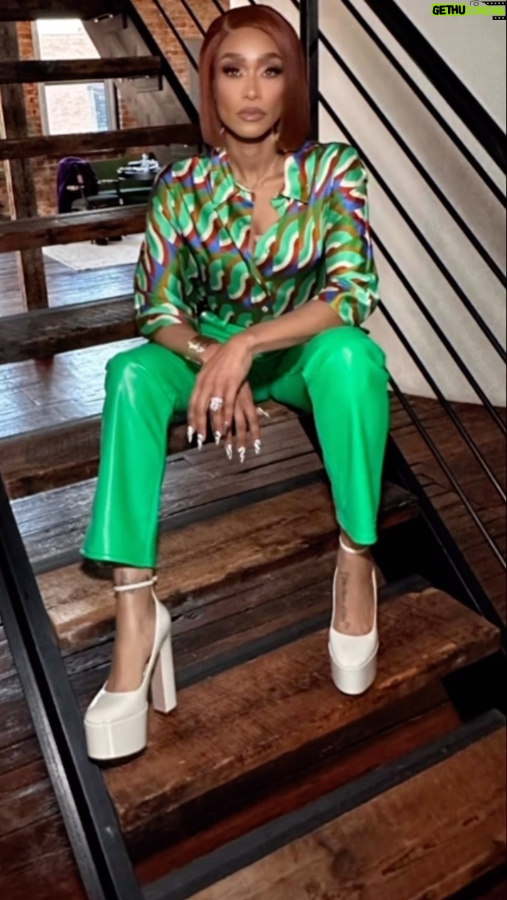 Tami Roman - 4.9K Likes - Anybody else go through 17,000 poses to get one? Oh ok, it’s just me 🤷🏽♀️😂🤦🏽♀️
audio @kingwaynekash
Hair @therealtashad
MUA @tashamackmua
Fit @marlohampton