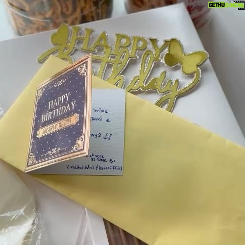 Erra Fazira Instagram - KELUARGA @BERSAMA ERRA ..
Napa sweet sangat ni..? Diebetis kang mcmana?!! Bersemut sangat la korang nii.. 😍😍😍 .
TERIMA KASIH sangat2 diatas kasih sayang yg kalian kongsikan bersamaku selama ini.. Hanya Allah yg dapat membalas kebaikkan korang.. Saya doakan kalian jua beroleh limpahan kasih sayang dalam kehidupan kalian.. limpahan rezeki, limpahan kesihatan tg baik juga limpahan Rahmat Allah yg tidak berpenghujung.. amiiinnnn🤲🏻 ..
Love you all my extended family!! Moga Allah pelihara ukhwah kita sehingga hujung nyawa. amiinnn❤️🥰🤲🏻 .
Tak lupa jua kepada semua yg mengingati saya dgn ucapan dan doa samada nyata atau dari kejauhan.. ketahuilah saya sangat2 hargai dan saya mensyukuri nikmat yg Allah pinjamkan ini.. Moga kita semua hidup dalam berkasih sayang dan dperkenankan segala doa yg baik2 dlm kehidupan ini dan disana kelak.. LOVE YOU ALL❤️❤️🥰
