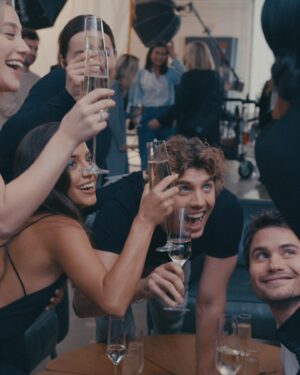 Isabela Merced Instagram - @armanibeauty @michaelb05 @maudeapatow @lukasgage @lilireinhart @hichasestokes @camimendes @jonathandavissofficial @cibellelevi