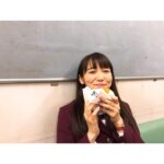 Mio Imada Instagram - もぐもぐめぐりん♡
ただいま花晴れ撮影中💐
花ちゃんからカレーパンの差し入れ
頂きました☺︎
#花晴れ