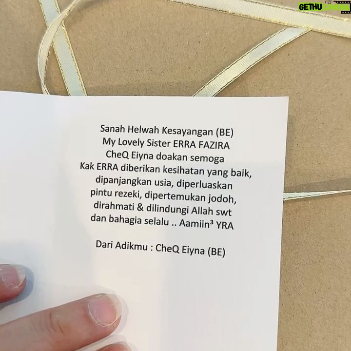 Erra Fazira Instagram - KELUARGA @BERSAMA ERRA ..
Napa sweet sangat ni..? Diebetis kang mcmana?!! Bersemut sangat la korang nii.. 😍😍😍 .
TERIMA KASIH sangat2 diatas kasih sayang yg kalian kongsikan bersamaku selama ini.. Hanya Allah yg dapat membalas kebaikkan korang.. Saya doakan kalian jua beroleh limpahan kasih sayang dalam kehidupan kalian.. limpahan rezeki, limpahan kesihatan tg baik juga limpahan Rahmat Allah yg tidak berpenghujung.. amiiinnnn🤲🏻 ..
Love you all my extended family!! Moga Allah pelihara ukhwah kita sehingga hujung nyawa. amiinnn❤️🥰🤲🏻 .
Tak lupa jua kepada semua yg mengingati saya dgn ucapan dan doa samada nyata atau dari kejauhan.. ketahuilah saya sangat2 hargai dan saya mensyukuri nikmat yg Allah pinjamkan ini.. Moga kita semua hidup dalam berkasih sayang dan dperkenankan segala doa yg baik2 dlm kehidupan ini dan disana kelak.. LOVE YOU ALL❤️❤️🥰