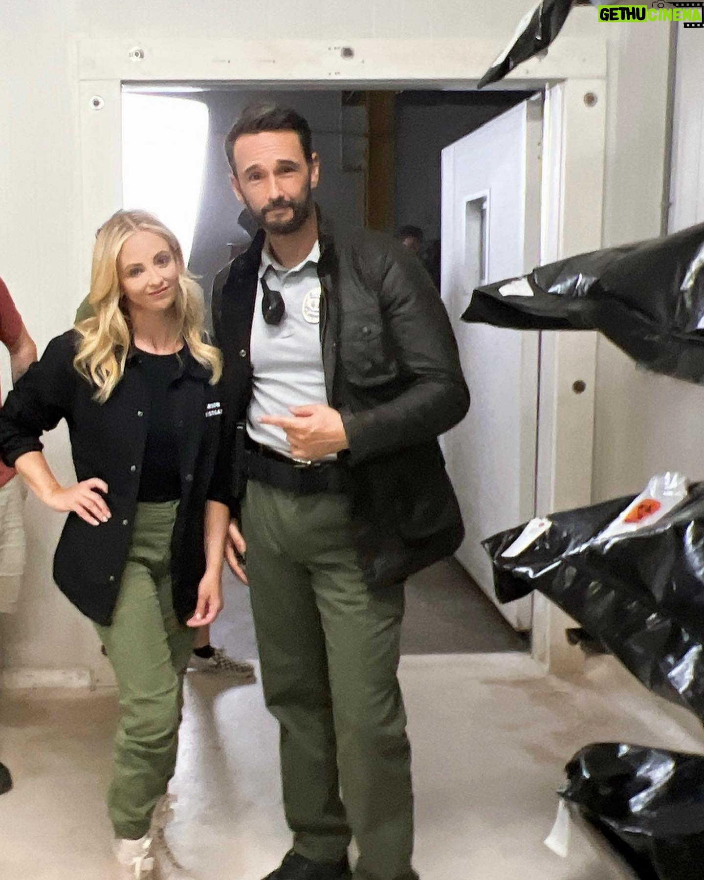 Sarah Michelle Gellar Instagram - Episode 4 of @wolfpackonpplus is now streaming. This marks the start of the Garret - Ramsey relationship. But what do you think the dressing alike means (also I adore you @rodrigosantoro )