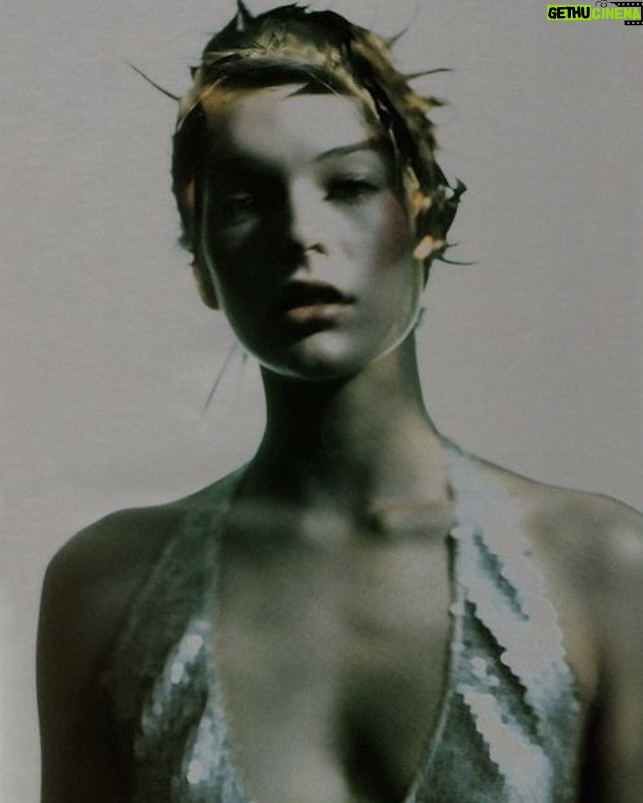 Milla Jovovich Instagram - Throw Back Thursday 🦋
From the pages of @vogueitalia
Photography from the maestro
Paolo Roversi @roversi
Hair by the incredible @juliendys
After having three girls my memory is fuzzy on the glam team who deserve credit for the exquisite hair, make up and styling. If you know, can you please share their names in comments so that I can properly tag? Thanks!! Xx
#paoloroversi #vogueitalia #millajovovich