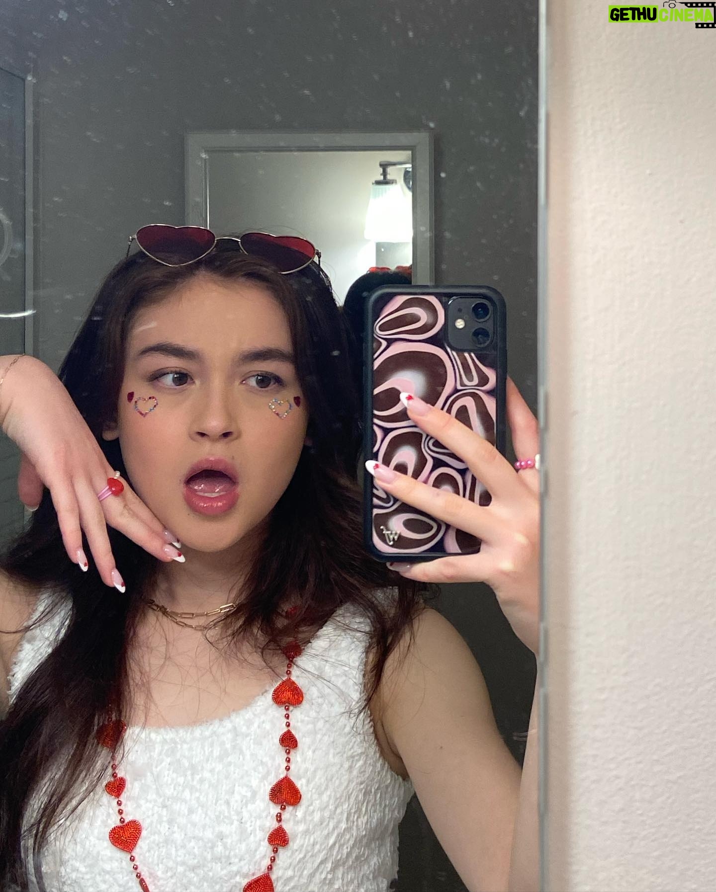 Anna Cathcart Instagram - v day done v rightπππ happy heart day !!!!