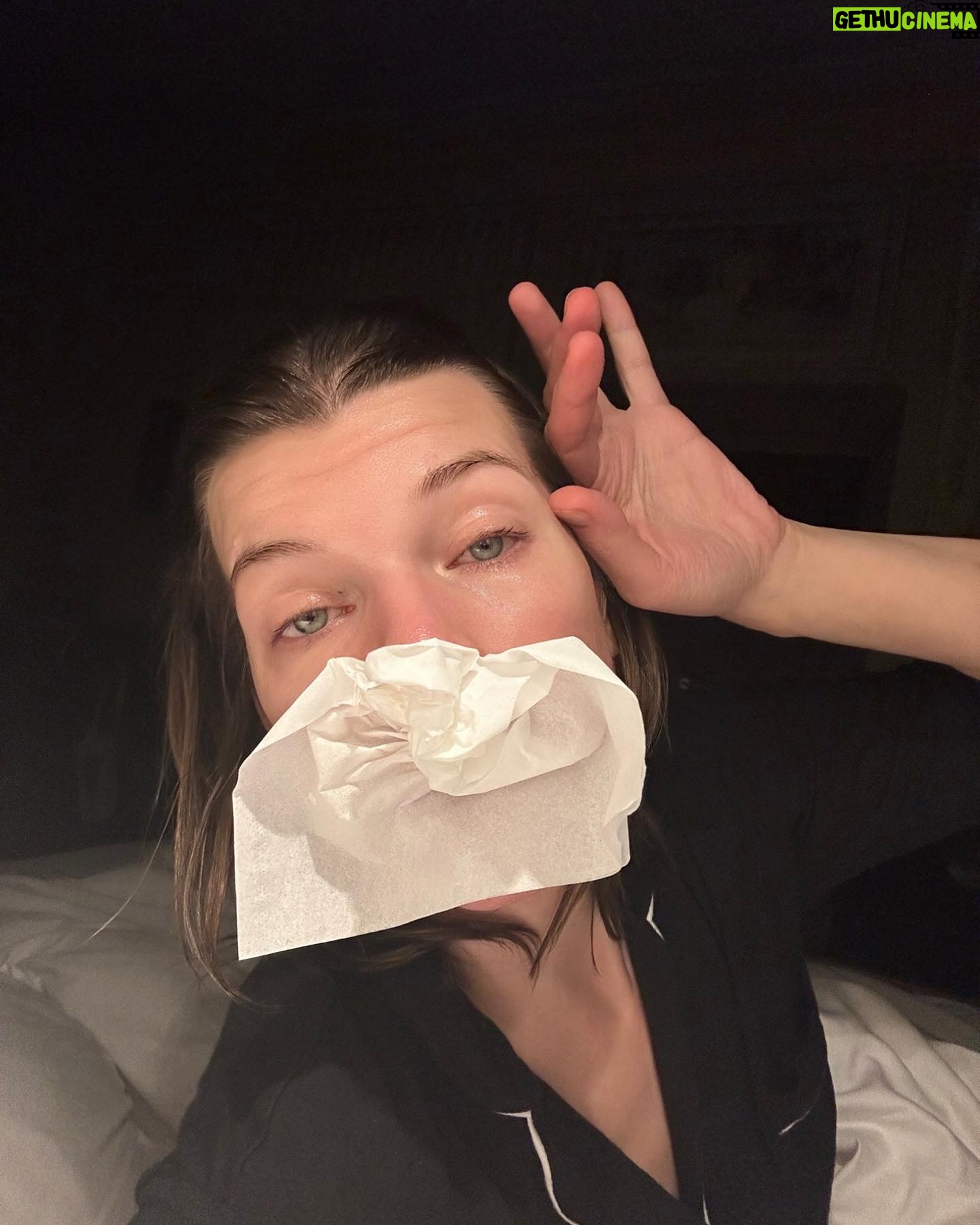 Milla Jovovich Instagram - People say I donβt post enough. Youβre welcome.π
πΌπππ