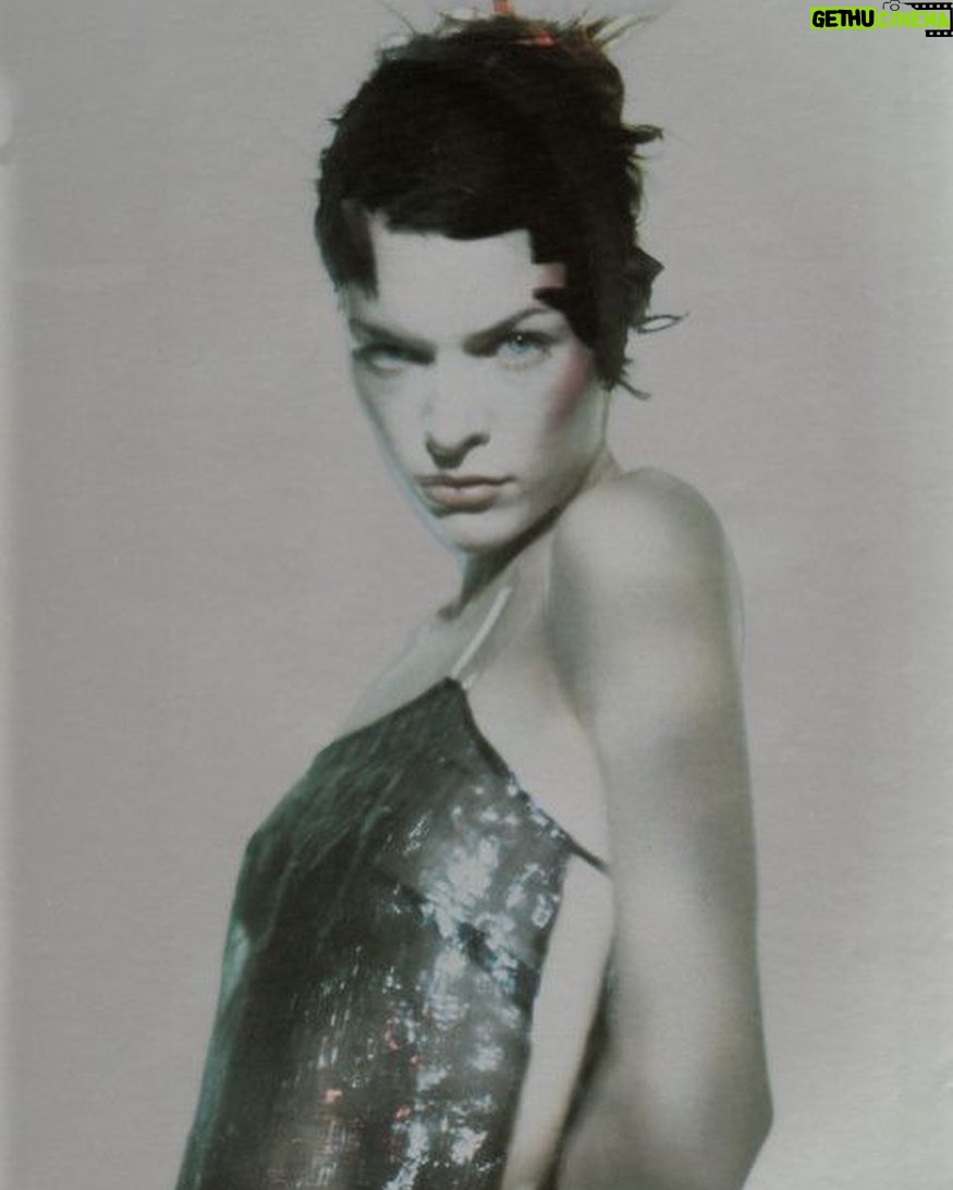 Milla Jovovich Instagram - Throw Back Thursday 🦋
From the pages of @vogueitalia
Photography from the maestro
Paolo Roversi @roversi
Hair by the incredible @juliendys
After having three girls my memory is fuzzy on the glam team who deserve credit for the exquisite hair, make up and styling. If you know, can you please share their names in comments so that I can properly tag? Thanks!! Xx
#paoloroversi #vogueitalia #millajovovich