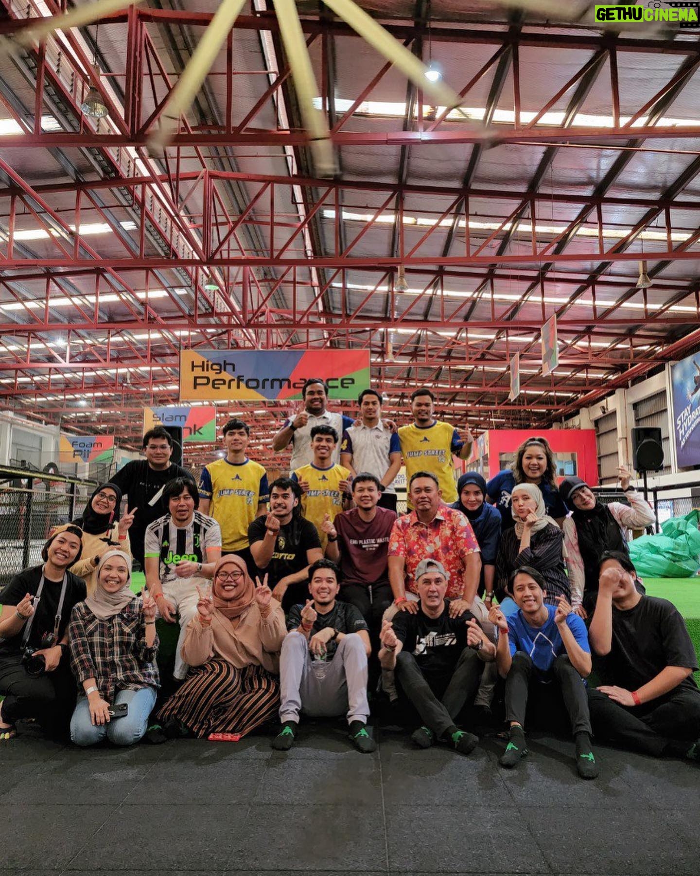 Erra Fazira Instagram - Kanak kanak riang di @sinar_my ..
Penat gelak.. bukan penat main!! Depa ni mmg happening!! 🤣 .
Dengarkan @sinar_my
.
Saya bersama @hefnysahad n @falyqhikyle hanya 4 minggu je lagi.. Jom layan kami di #duosinar .
Setiap Isnin- Jumaat. .
Jam 3-7pm 🫰🏻🥰
