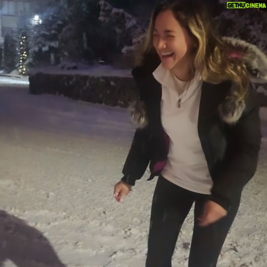 Sherlyn Instagram - Tu sonrisa @andrenuestrobebe mi melodía favorita
Guerrita bajo la nevada