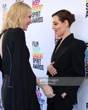 Aubrey Plaza Instagram - @filmindependent Spirit Awards last night. My favorite. So proud of @johnpattonford and @emilythecriminal for walking away with Best First Screenplay! I love movies!