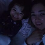 Sherlyn Instagram – Cantando en cama