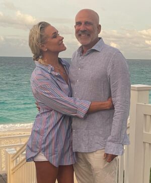 Yolanda Hadid Instagram - ❤️Living life, present and in the moment…. After my 10 month social media detox i am trying to figure out a healthy way of connecting with my online community without making it a daily thing because posting and engaging in social media can take up too many hours of my day. Maybe its the escape of the everyday struggles we all face but it also makes you disassociate from real life connections, missing out on real time conversations and blessings. I don’t know the answers but i do see the red flags, it seems like crack cocaine for the brain and the addiction is real….
I believe that there is a lot of mental health issues attached to it as well, sensory overload of the nervous system and feelings of not being good enough in comparison to others. Steve Jobs did not give a iphone to his own kids for a very good reason…  Only In time will we learn the consequences of phone and social media addictions, in the mean time try to stay present, enjoy your family time, have a cup of coffee with a friend, put your phone away when you are with young children, make those around you feel worthy of your time and attention so together we can see all the beauty life has to offer….