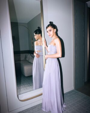 Antonia Gentry Instagram - getting ready for @sagawards with @elleusa ♥️ what an incredible night 

Photographer - Cibelle Levi @cibellelevi
Stylist - Thomas Carter Phillips @thomascarterphillips
Hair - Graham Nation @grahamnation
Makeup - Misha Shahzada @misha212 
Nails - Naoko Saita @naokosaita