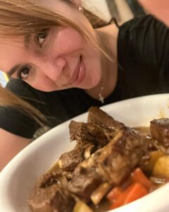 Julia Montes Instagram - Cooking is one of my love language… I’m not a chef but i’m passionate about food …
❤️👩‍🍳🥘 cooked my Hainanese Chicken and Japanese Beef Curry #yourjuliamontes