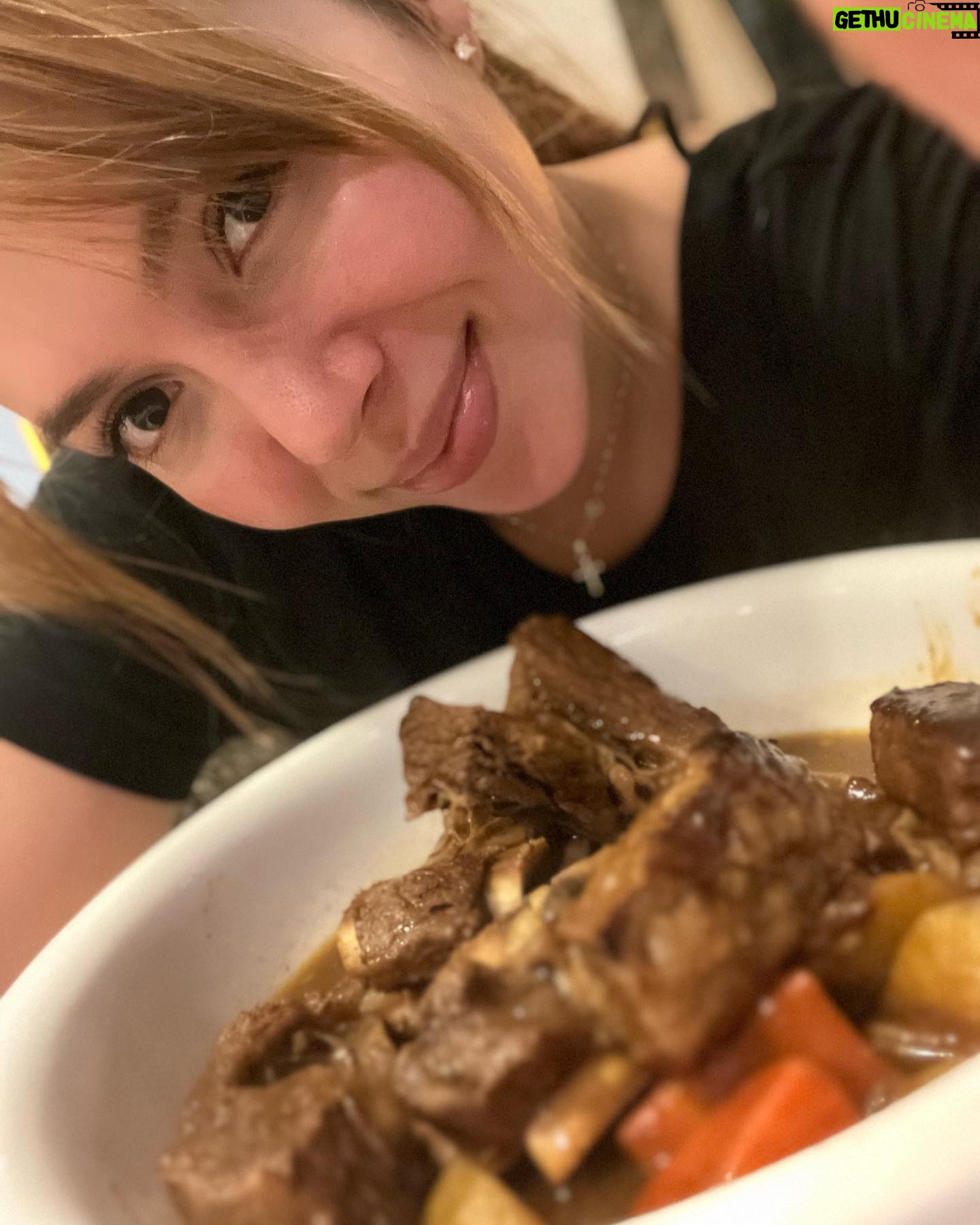 Julia Montes - 106.6K Likes - Cooking is one of my love language… I’m not a chef but i’m passionate about food …
❤️👩🍳🥘 cooked my Hainanese Chicken and Japanese Beef Curry #yourjuliamontes
