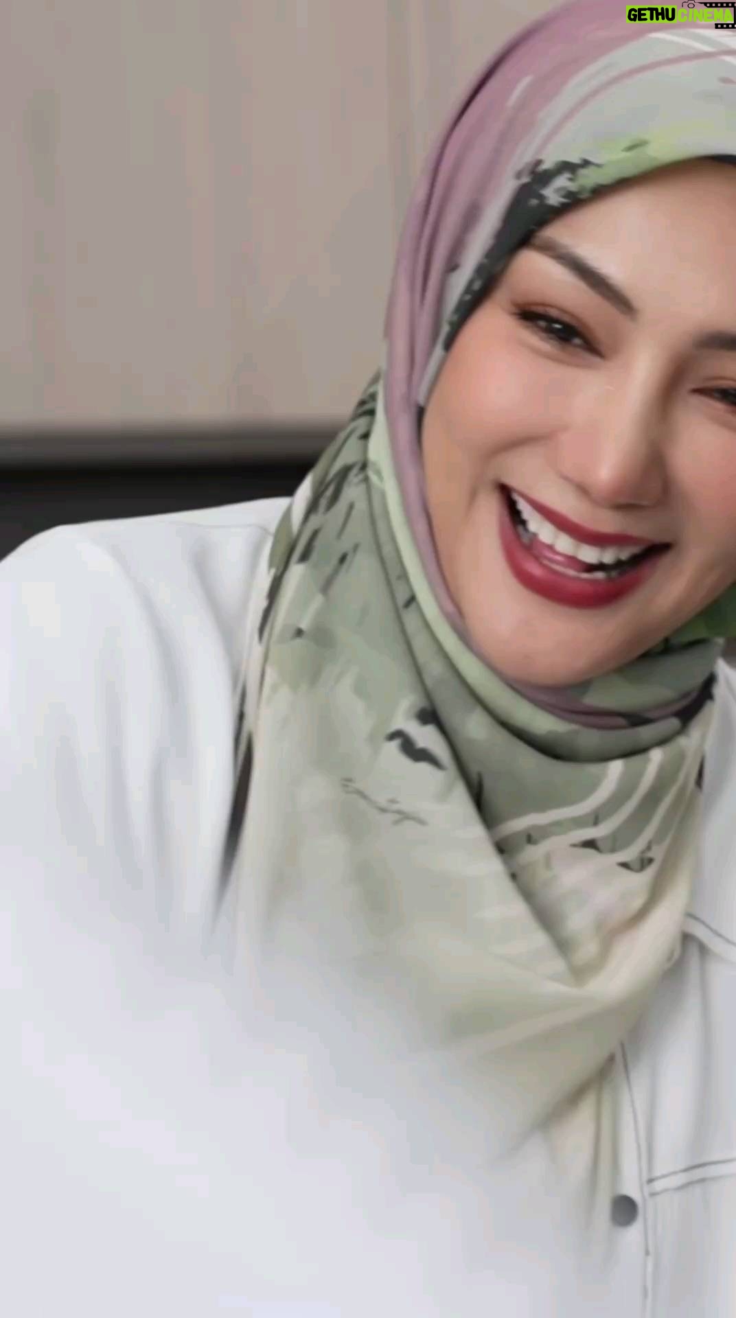 Erra Fazira Instagram - Bahagia bersama @HeyrraHQ 😘🥰