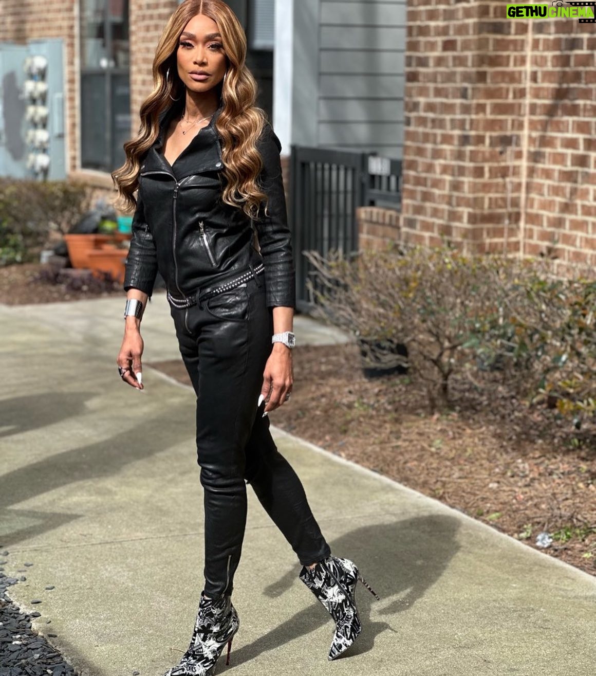 Tami Roman - 3 Likes - The difference between running yo mouth & running up checks 💯