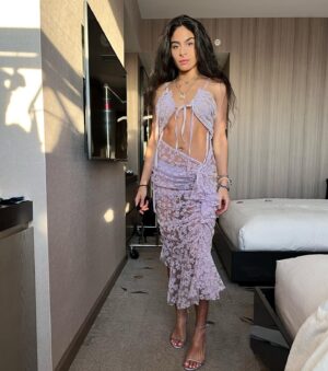 Jessie Reyez Instagram - YESSIE the album won a @thejunoawards :) 

I didn’t get to celebrate… the night took a turn. I’ll tell you why later. It’s a wild story. 

For now, I’m grateful to God, grateful for my wickedly proficient team that excel everywhere I am weak and who forever rise to the occasion, grateful for mi familia y el amor puro que siempre me an enseñado, grateful for any and all adversity that’s given me my thick skin and my resilience and my focus and lastly grateful that my vocal chords happen to sound the way that they do cuz life could be different and it ain’t. ❤️

@byron1851 you’re a patient thug and I’m profoundly grateful for you grinding and sticking with me 

@jermithomas your ear is lit and the only thing to rival it is ur heart :) more wins 

To all of the amazing creatives involved with bringing “YESSIE” to life, thank you for building this with me and manifesting these audible memories into reality, @timsuby @rykeyz especially y’all 

@steph__major blessed me the entire weekend, thank you for pushing me out of my comfort zone while maintaining the fabric of who I am 

@matthewburnett  ur a human Swiss Army knife and I strive to b as proficiently talented as u 

Photos by the great @pharrisdesigns 

Thank you to everyone involved with YESSIE and everyone involved with making that performance what it was. 

It’s love. 
 
Ps. 
No I didn’t shave my legs yet 
I might some day, I might not 
Point is, I do what I want 
Disrespectfully yours 
-Yessie