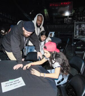 Jessie Reyez Instagram - YESSIE the album won a @thejunoawards :) 

I didn’t get to celebrate… the night took a turn. I’ll tell you why later. It’s a wild story. 

For now, I’m grateful to God, grateful for my wickedly proficient team that excel everywhere I am weak and who forever rise to the occasion, grateful for mi familia y el amor puro que siempre me an enseñado, grateful for any and all adversity that’s given me my thick skin and my resilience and my focus and lastly grateful that my vocal chords happen to sound the way that they do cuz life could be different and it ain’t. ❤️

@byron1851 you’re a patient thug and I’m profoundly grateful for you grinding and sticking with me 

@jermithomas your ear is lit and the only thing to rival it is ur heart :) more wins 

To all of the amazing creatives involved with bringing “YESSIE” to life, thank you for building this with me and manifesting these audible memories into reality, @timsuby @rykeyz especially y’all 

@steph__major blessed me the entire weekend, thank you for pushing me out of my comfort zone while maintaining the fabric of who I am 

@matthewburnett  ur a human Swiss Army knife and I strive to b as proficiently talented as u 

Photos by the great @pharrisdesigns 

Thank you to everyone involved with YESSIE and everyone involved with making that performance what it was. 

It’s love. 
 
Ps. 
No I didn’t shave my legs yet 
I might some day, I might not 
Point is, I do what I want 
Disrespectfully yours 
-Yessie