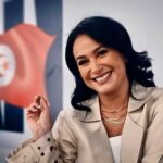 Hend Sabry Instagram – ورثنا السواعد بين الأمم صخوراً صخوراً كهذا البناء

سواعد يهتز فوقها العلم نباهي به ويباهي بنا

وفيها كفا للعلى والهمم وفيها ضمان لنيل المنى

وفيها لأعداء تونس نقم وفيها لمن سالمونا السلام

إذا الشعب يوما أراد الحياة فلا بد أن يستجيب القدر

ولا بد لليل أن ينجلي ولا بد للقيد أن ينكسر
  #عيد_استقلال_الجمهورية_التونسية #20mars #fêtedelindépendance 
#النشيد_الوطني_التونسي 
Photo by @ahmedmouradofficial