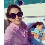 Sherlyn Instagram – El mar se mide por olas,
el cielo por alas,
nosotros por lágrimas.

El aire descansa en las hojas,
el agua en los ojos,
nosotros en nada.

Parece que sales y soles,
nosotros y nada…

JAIME SABINES