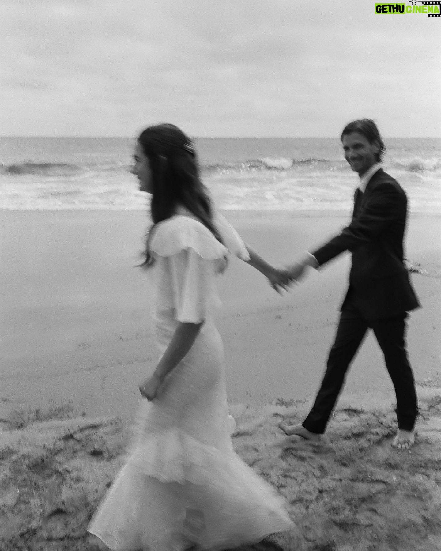 Bonnie Wright - 598.5K Likes - Harry Potter actress Bonnie Wright's wedding was a celebration of love, community, and sustainability. 🌍💐
"It was important to reflect our love for the environment and use sustainable materials instead of any single-use packaging, lean into our creativity and make things ourselves, and source everything as locally and seasonally as possible," @thisisbwright shared with Brides.
See all the details from their magical wedding at a California farm at the link in bio.
📷: @st.chelle
📋: @__abbyandcaroline
💐: @pigsty
👗: @happyisles_salon
💍: @wrightandteague
