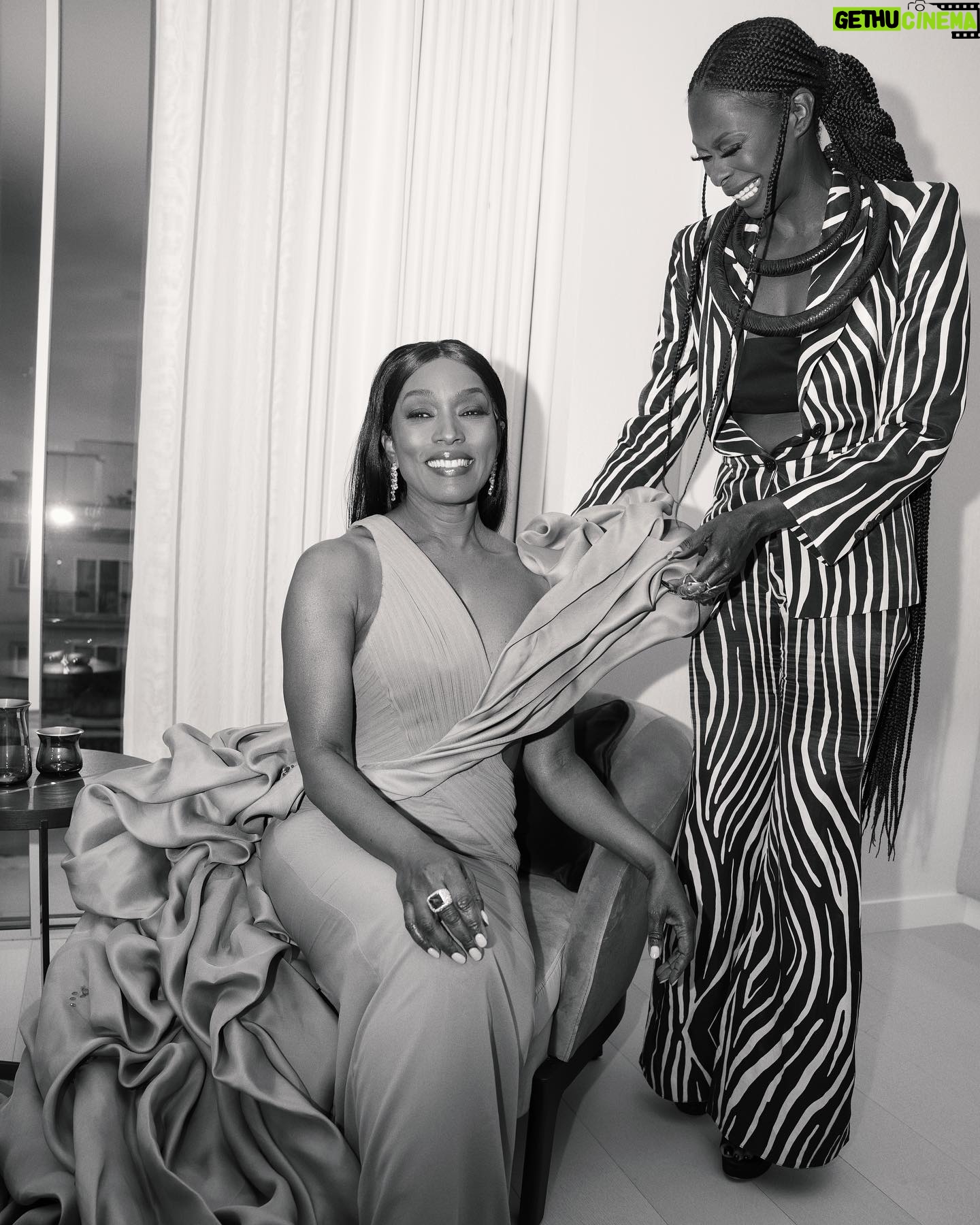 Angela Bassett Instagram - So proud of my Jennifer, itβs been a pleasure working with you throughout the years. You get me right every time. Love you ππ€π€
πΈ: @obidinzeribe
Hair: @hairbyjunkierandy
MU: @dandremichael
Austin HMU: @terrellmullin
Custom backdrop: @winstonstudios
Location: Mandarin Oriental Residences, Beverly Hills @mo_residencesbeverlyhills