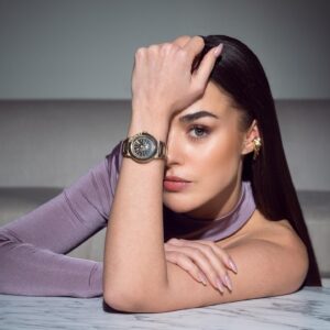 Bensu Soral Instagram - Versace Medusa Infinite…
Büyüleyici, görkemli ve göz alıcı… ✨ 
@versace #versacewatches @saatvesaat #işbirliği

@oguzerel & @selen_karabulut & @armanyildirim 🌹