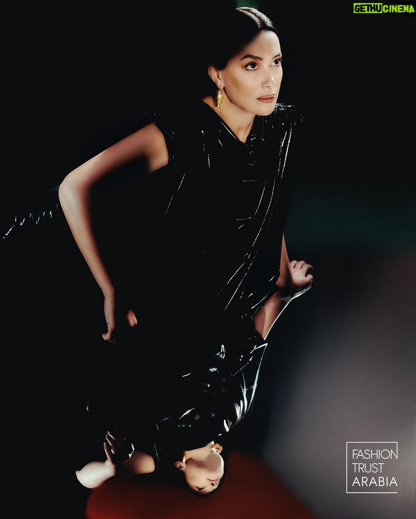 Hend Sabry Instagram - #FTAMeets: Renowned Tunisian-Egyptian actress @hendsabri as she talks to us about her career highlights, her favorite Arab Designers and the causes she is passionate about. Read our full March feature on our #FTA online platform (link in bio)
Photography: Amina Zaher
Creative Direction: Sophie Safi
Art Direction: Tatiana Akl
Production: DigitentWorld
Styling: Ahmed Sorour
Styling Assistant: Amir Enaba
Make-up Artist: Soha Khoury
Hair Stylist: Alfred Najib
Videography: Ahmed Medhat
Words by: Dana Nassour
