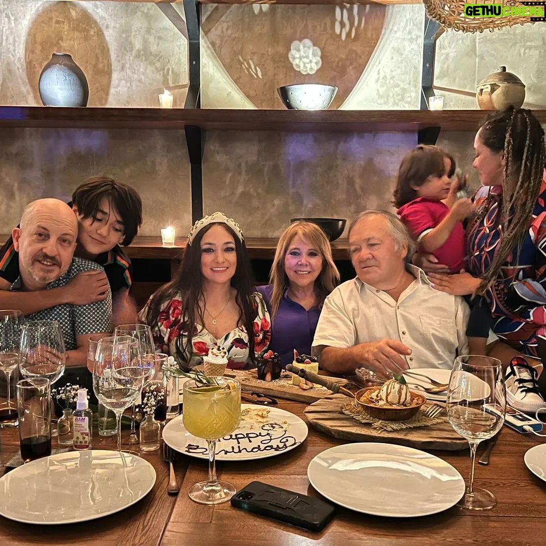 Sherlyn Instagram - Hoy es cumpleaños de mi hermana @silviacriselle mi ángel en la tierra, mi mejor amiga, el mejor regalo que me pudieron hacer mis papas, y @diegoaquirozg el mejor regalo que ella me ha hecho a mi. Gracias Cris por tu existencia, por tu amor y por ser mi mejor amiga te amo infinito!