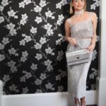 Sarah Michelle Gellar Instagram – Still not over this look… or my table mate